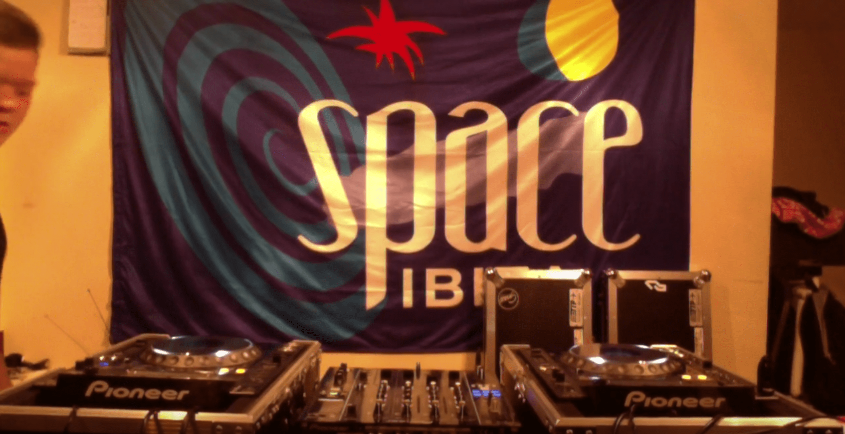 SCOTT MASON – Vote For Me – Original Penguin X Space Ibiza Dj Comp