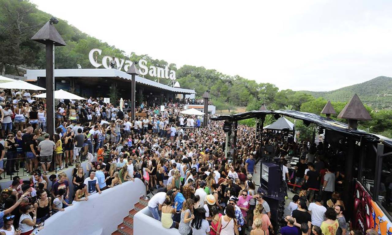 Steve Lawler Is Holding A Charity Gig At Cova Santa Ibiza Right Now!