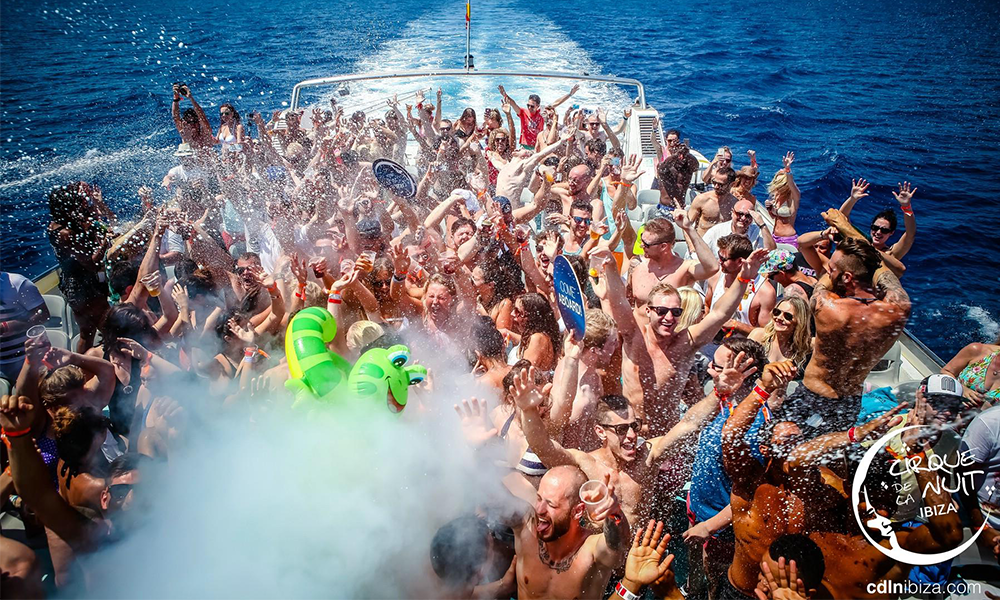 Darius Syrossian Played For 2 Hours On A Boat Last Week… Here’s What Happened