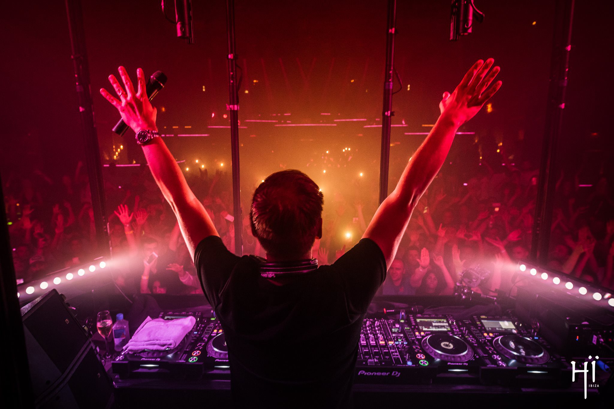 Armin van Buuren To Step It Up Another Notch In Hï Tonight