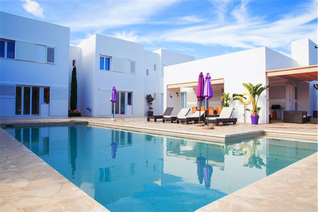 5 Reasons Why You & Your Friends Need To Choose Ibiza Villas 2000