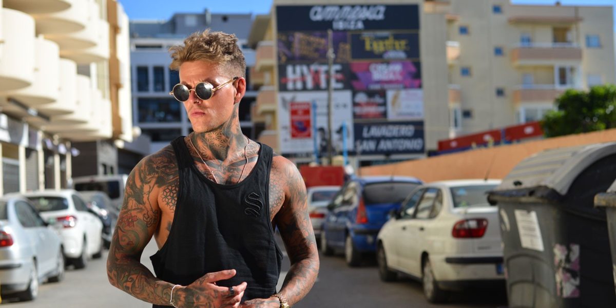 Here’s The 7 Clothing Brands We’ve Seen Everyone Wearing This Season