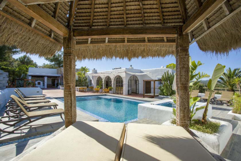 Imagine You And 13 Friends Spending A Week In This Unreal Villa!