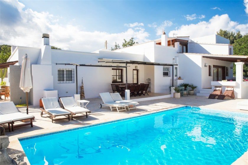 Room For Up To 15 People Just A 10 Minute Walk To Amnesia! Casa Carolle