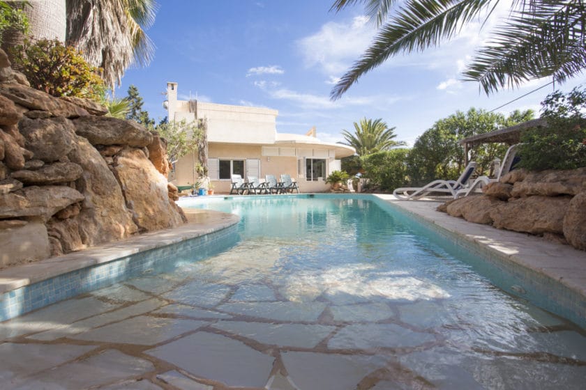 Tropical Garden & Stunning Pool For You & 13 Friends Just A Stones Throw From Playa d’en Bossa! Villa Bruno